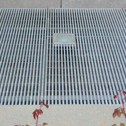 Barrot floor grating with up lighting