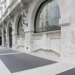 Barrot Pedestrial Grating The Strand 03