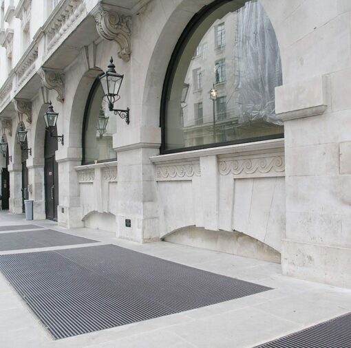 Barrot Pedestrial Grating The Strand 03