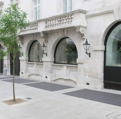 Barrot Pedestrial Grating The Strand 05