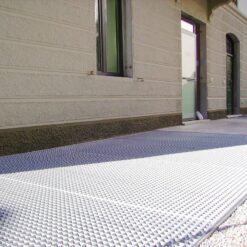 PL 33 33 floor grating 01