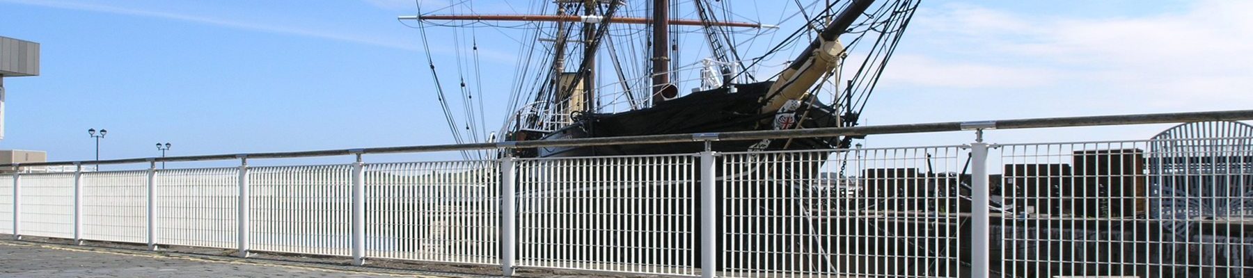 Roma 2 grating fence Dundee waterfront Roma 2 grating fence Dundee waterfront