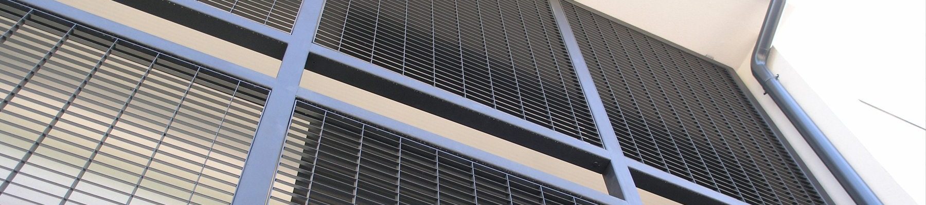 Banner DeltaBox 70 steel louvre balustrade screen 2 Banner DeltaBox 70 steel louvre balustrade screen 2