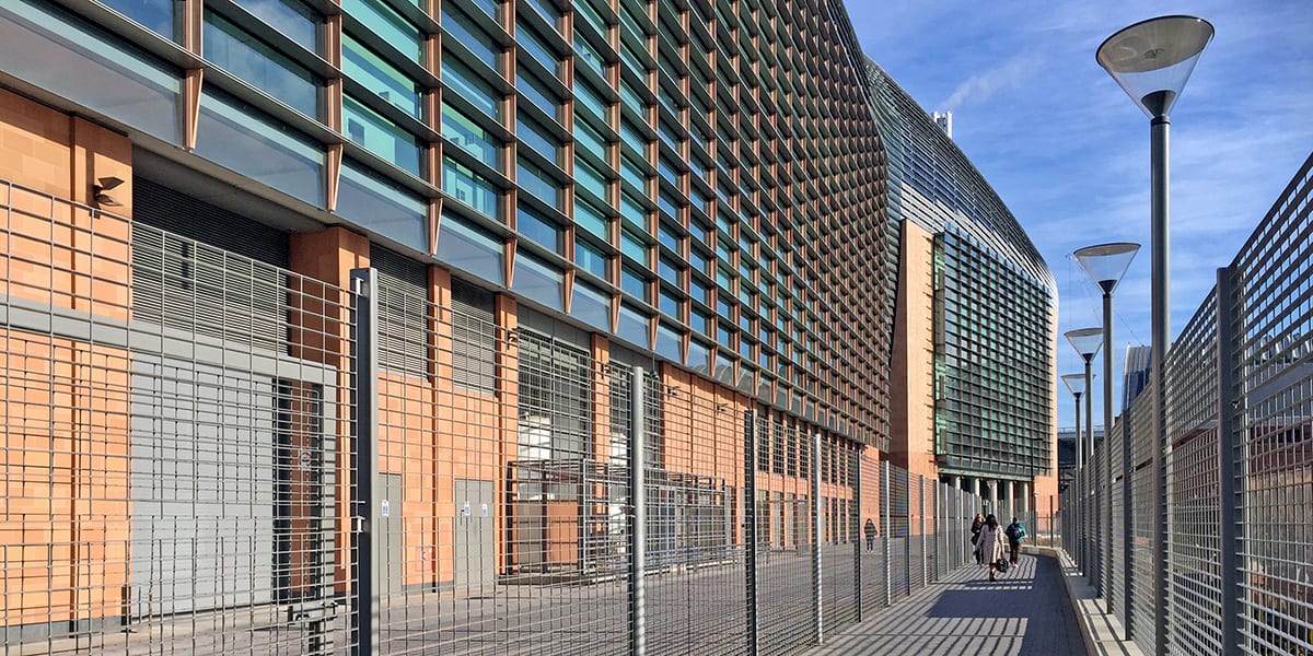 Roma 4 bespoke grating fence Francis Crick with dual purpose integrated lighting post news 1 Roma 4 bespoke grating fence Francis Crick with dual purpose integrated lighting post news 1