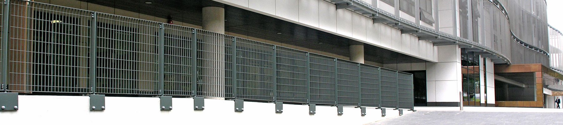 LF grating fence balustrade Novara 34 Holland Park School banner1 LF grating fence balustrade Novara 34 Holland Park School banner1