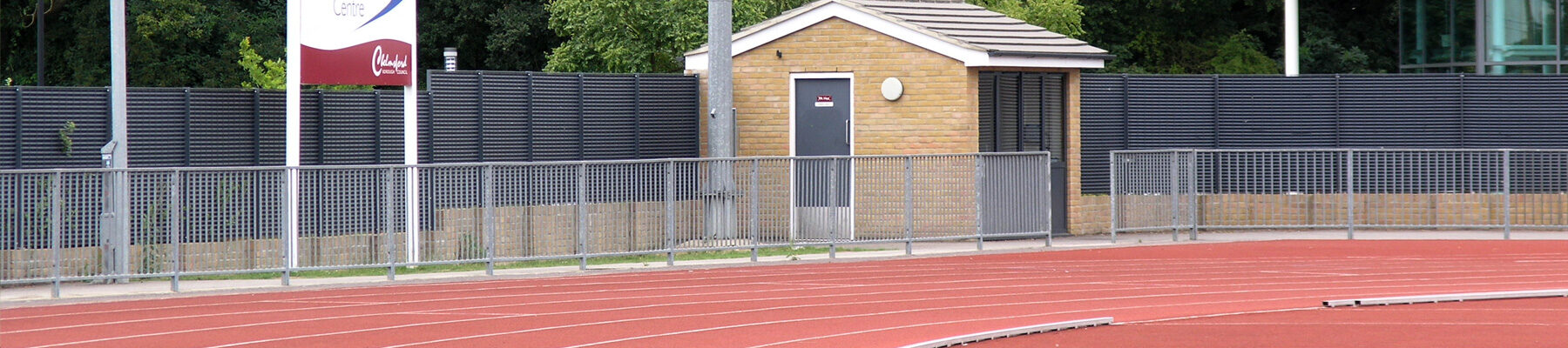 IMGP1460c banner4 louvred fence provides visual screening at sports and athletics club